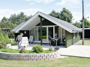 Three-Bedroom Holiday home in Idestrup 3 in Bogø By